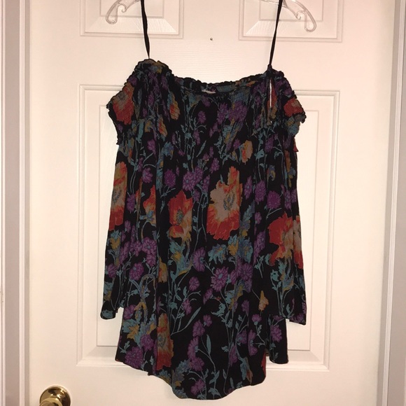 UO Ecote Elora Off the Shoulder Smocked Tunic - Picture 5 of 10